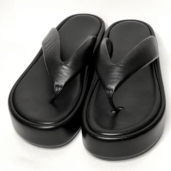 Balenciaga | Rise Thong Sandal in Black - Picture 2 of 6